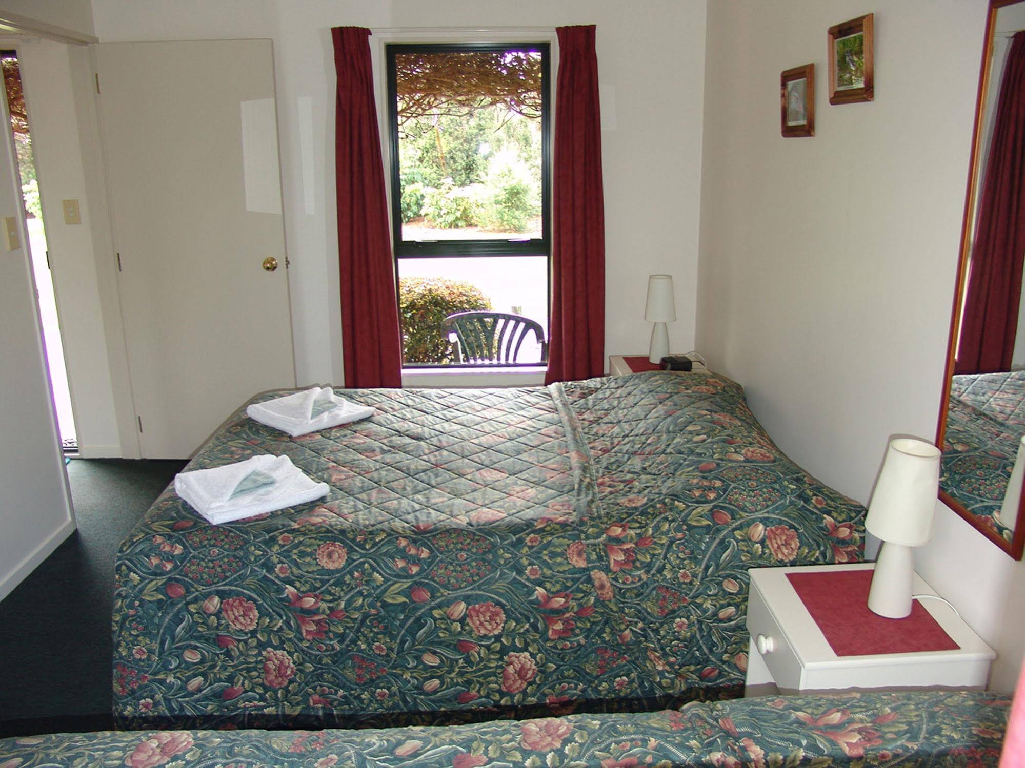 Lake Brunner Country Motel