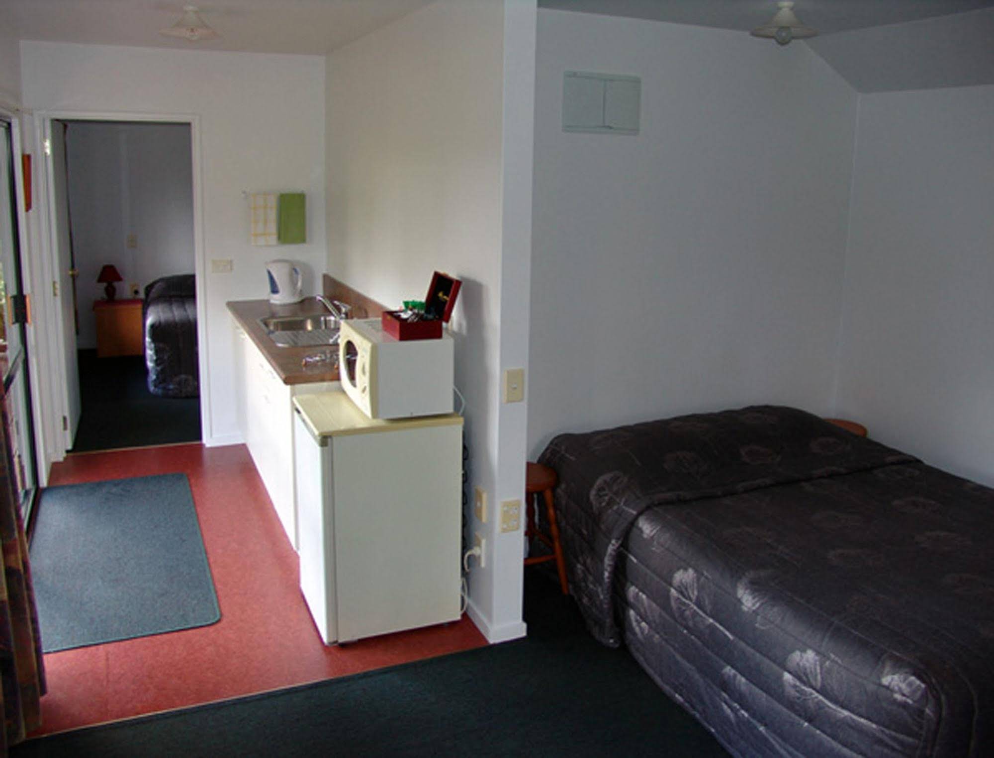Lake Brunner Country Motel