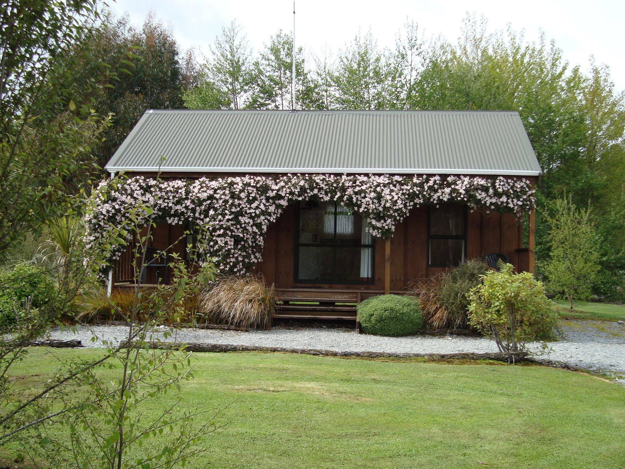Lake Brunner Country Motel