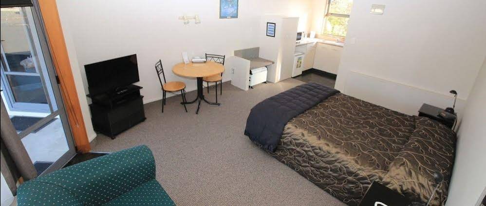 Bonnie Knights Motel