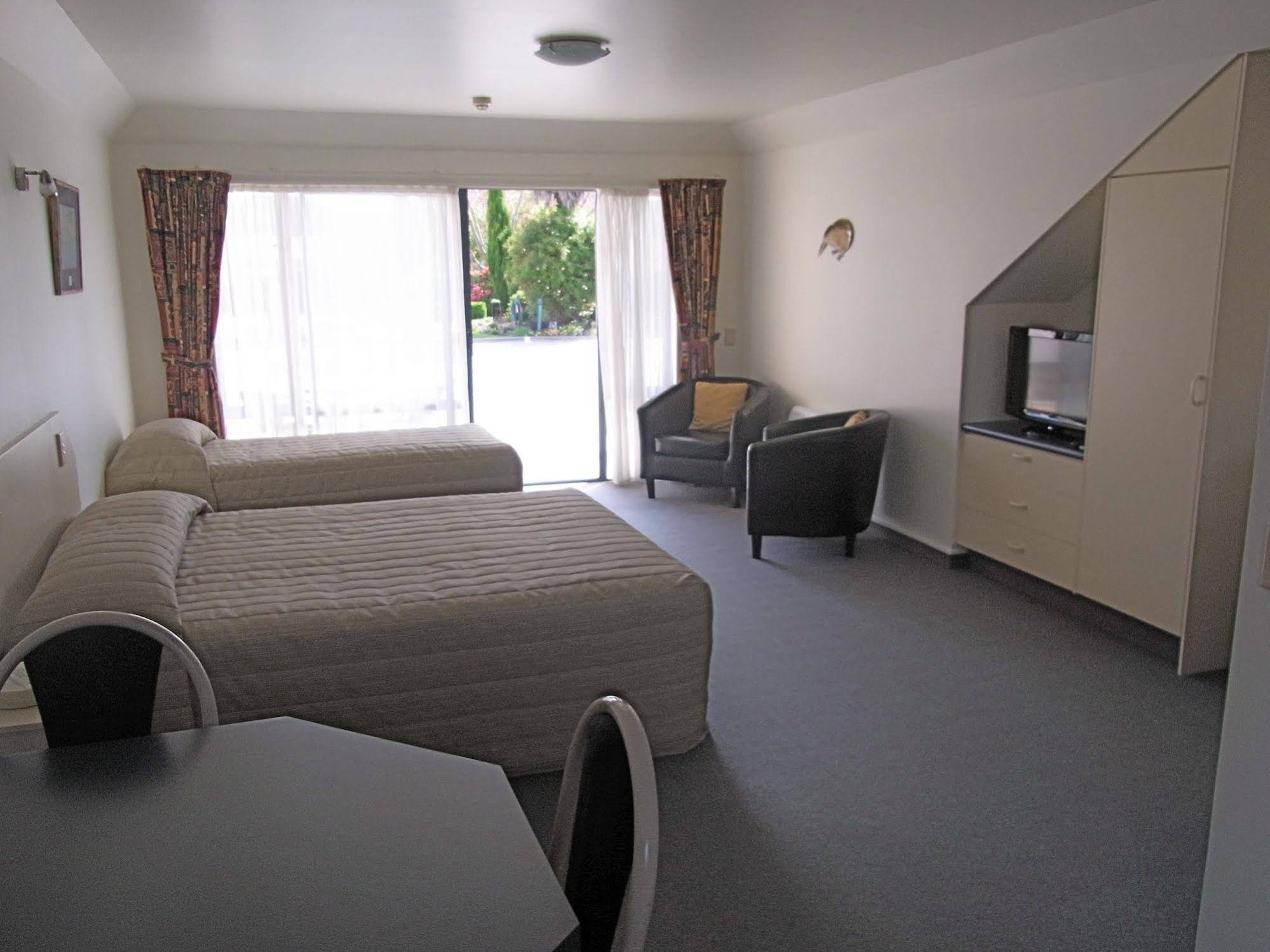 Avalon Manor Motel