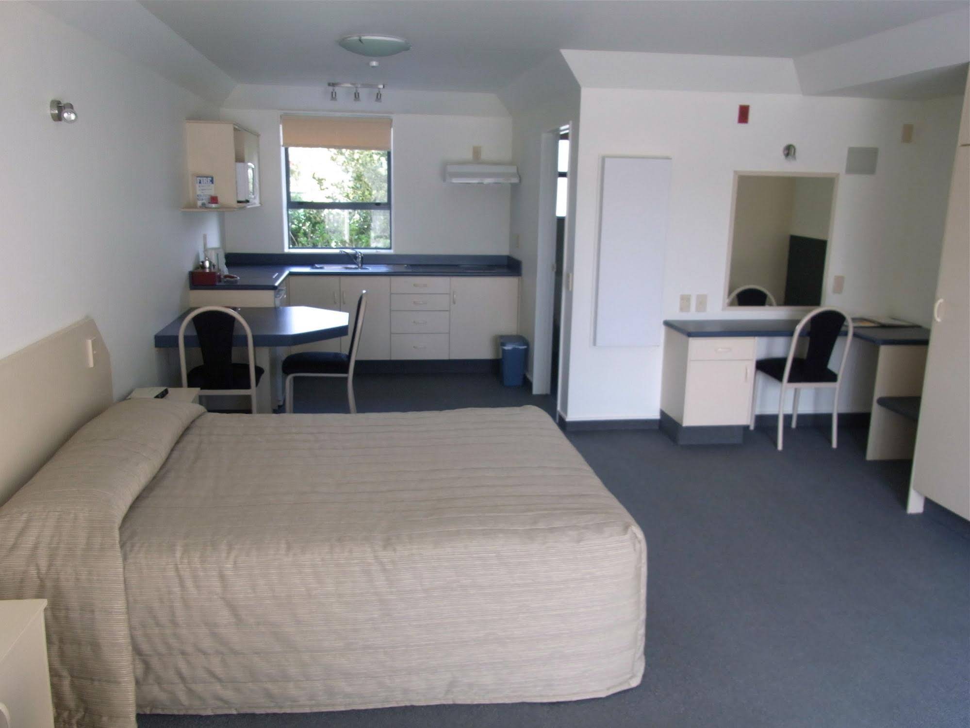 Avalon Manor Motel