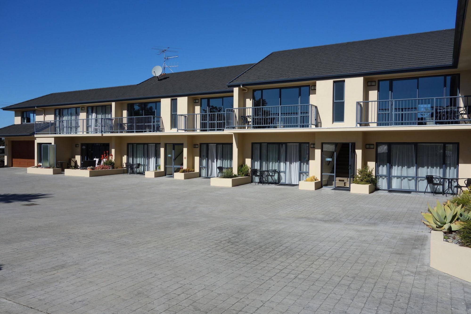 Avalon Manor Motel