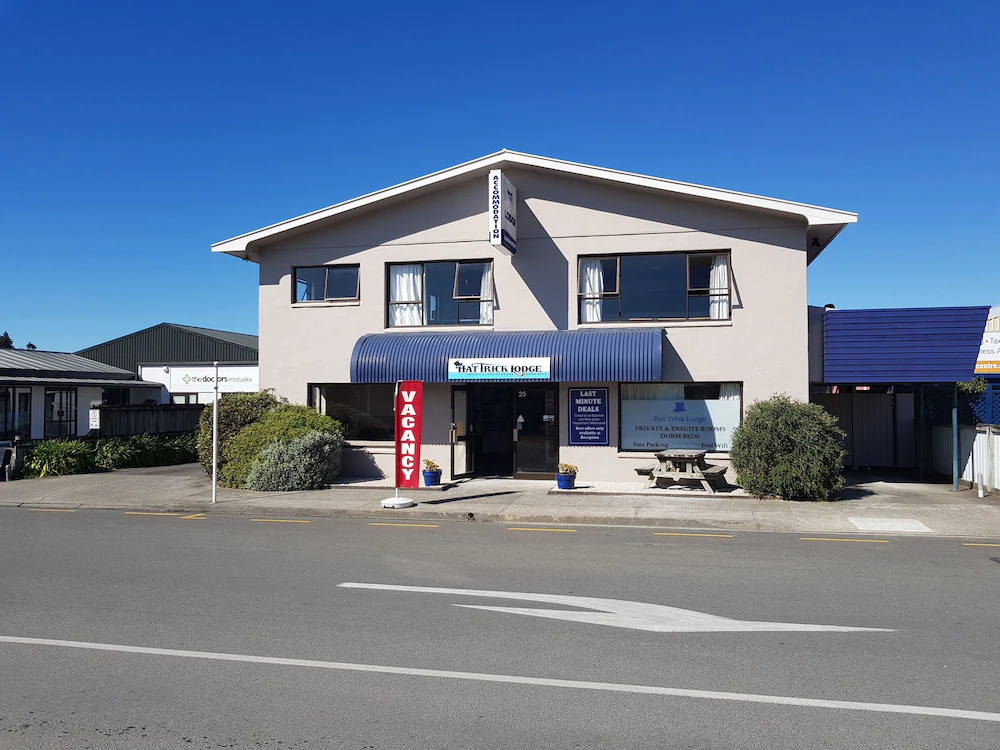 Hat Trick Lodge Backpackers Hostel