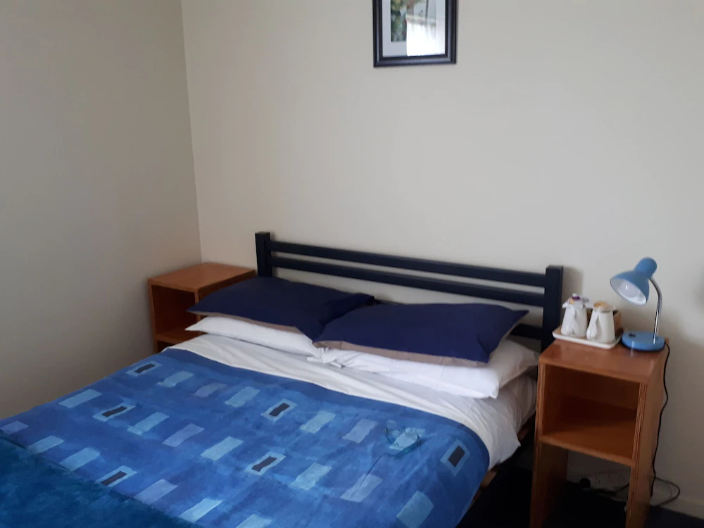 Hat Trick Lodge Backpackers Hostel
