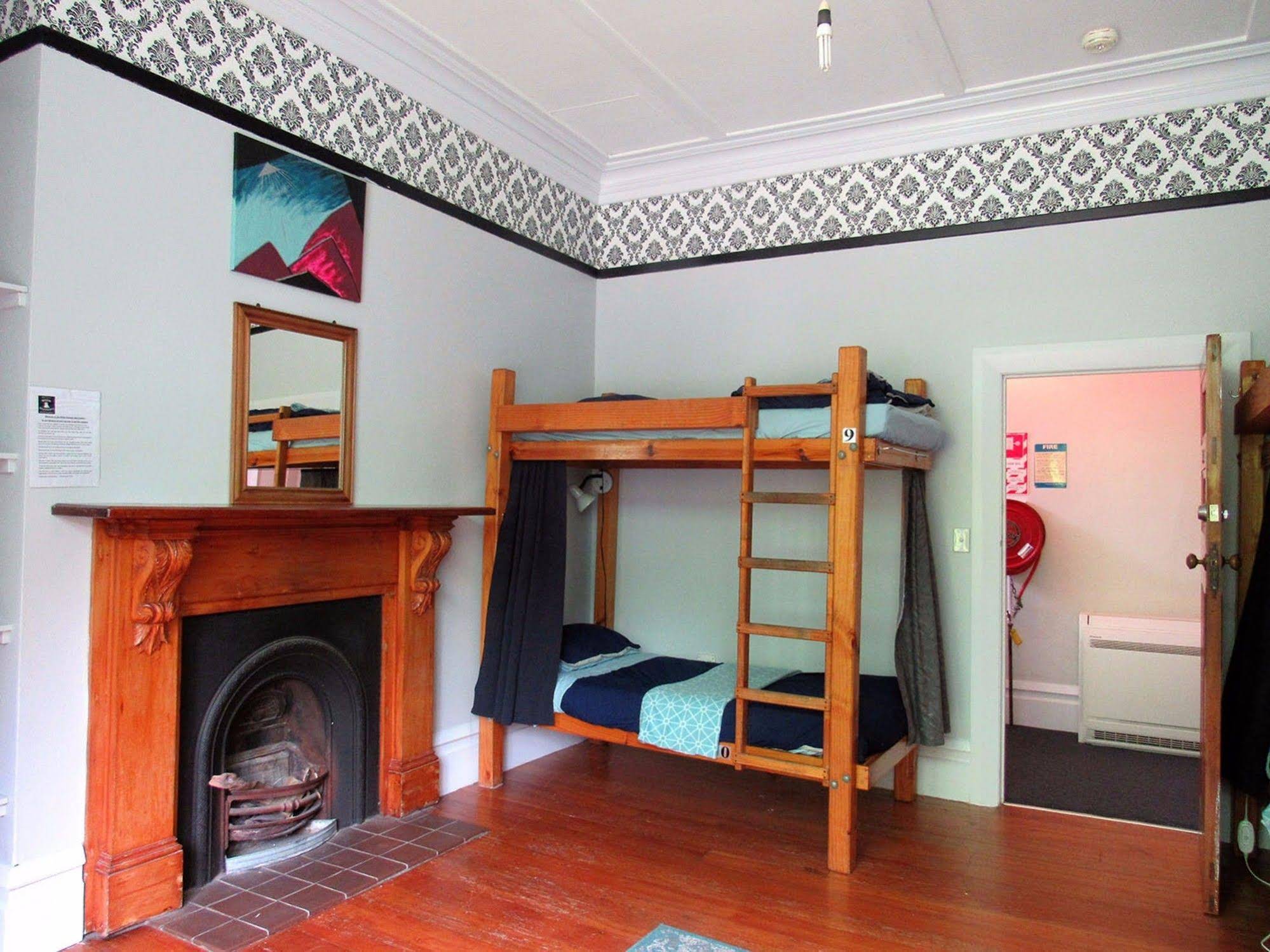 White Elephant Backpackers And Lodge
