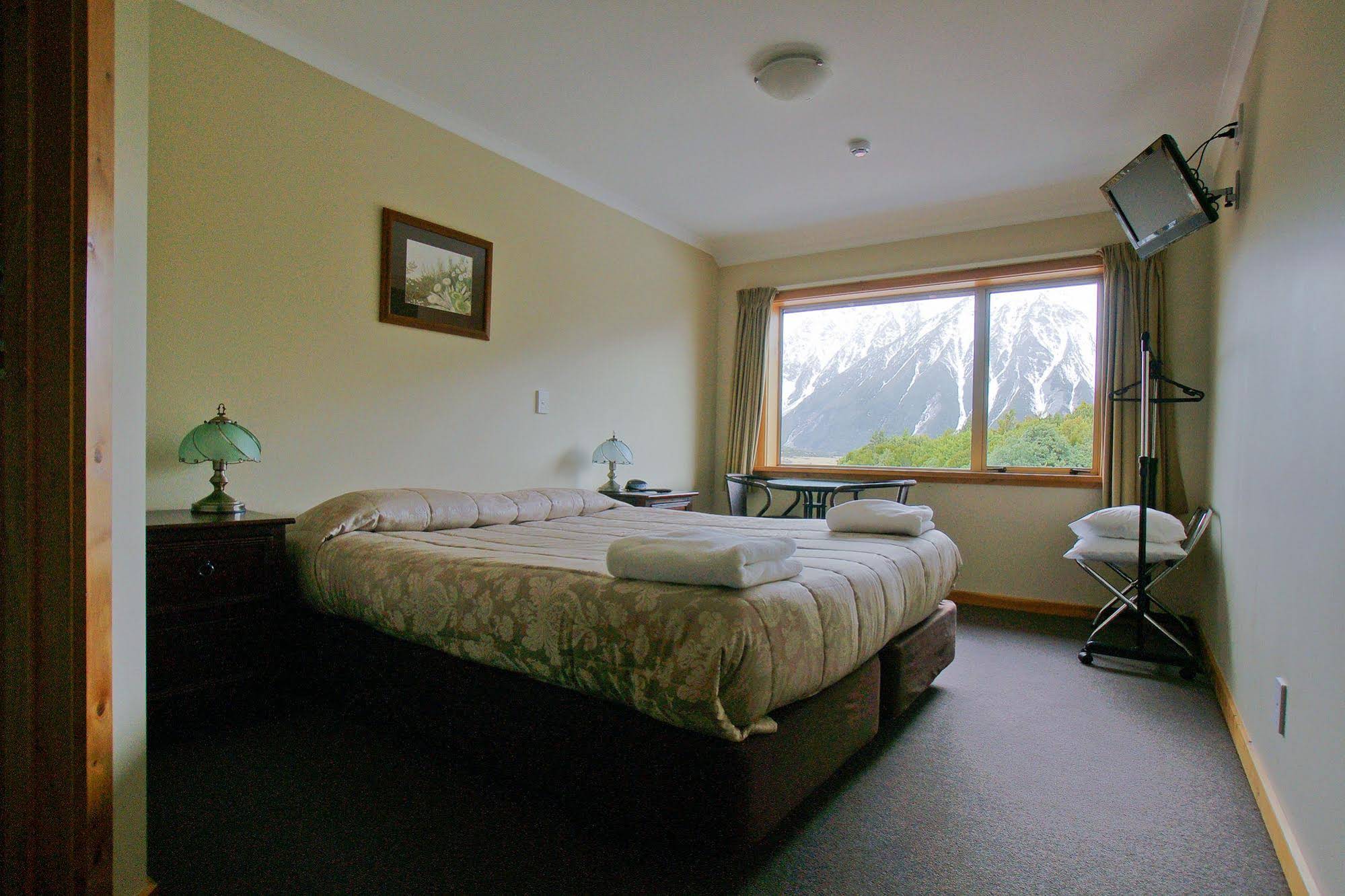 Aoraki Mount Cook Alpine Lodge