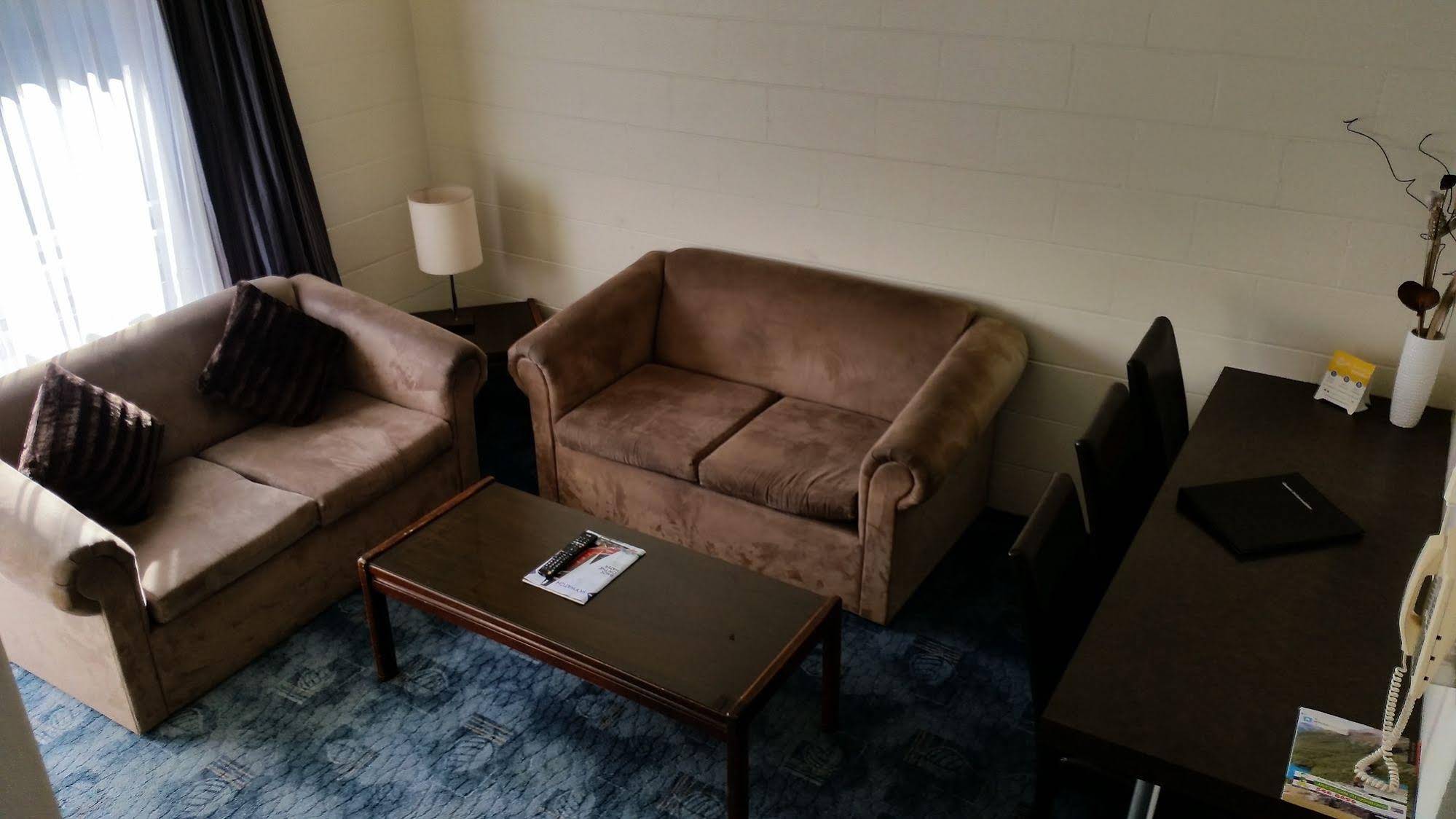 Admirals Motor Inn