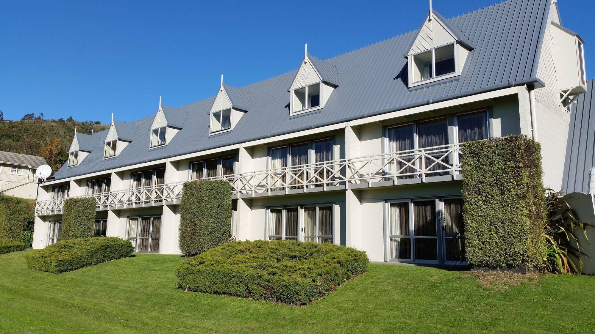 Admirals Motor Inn