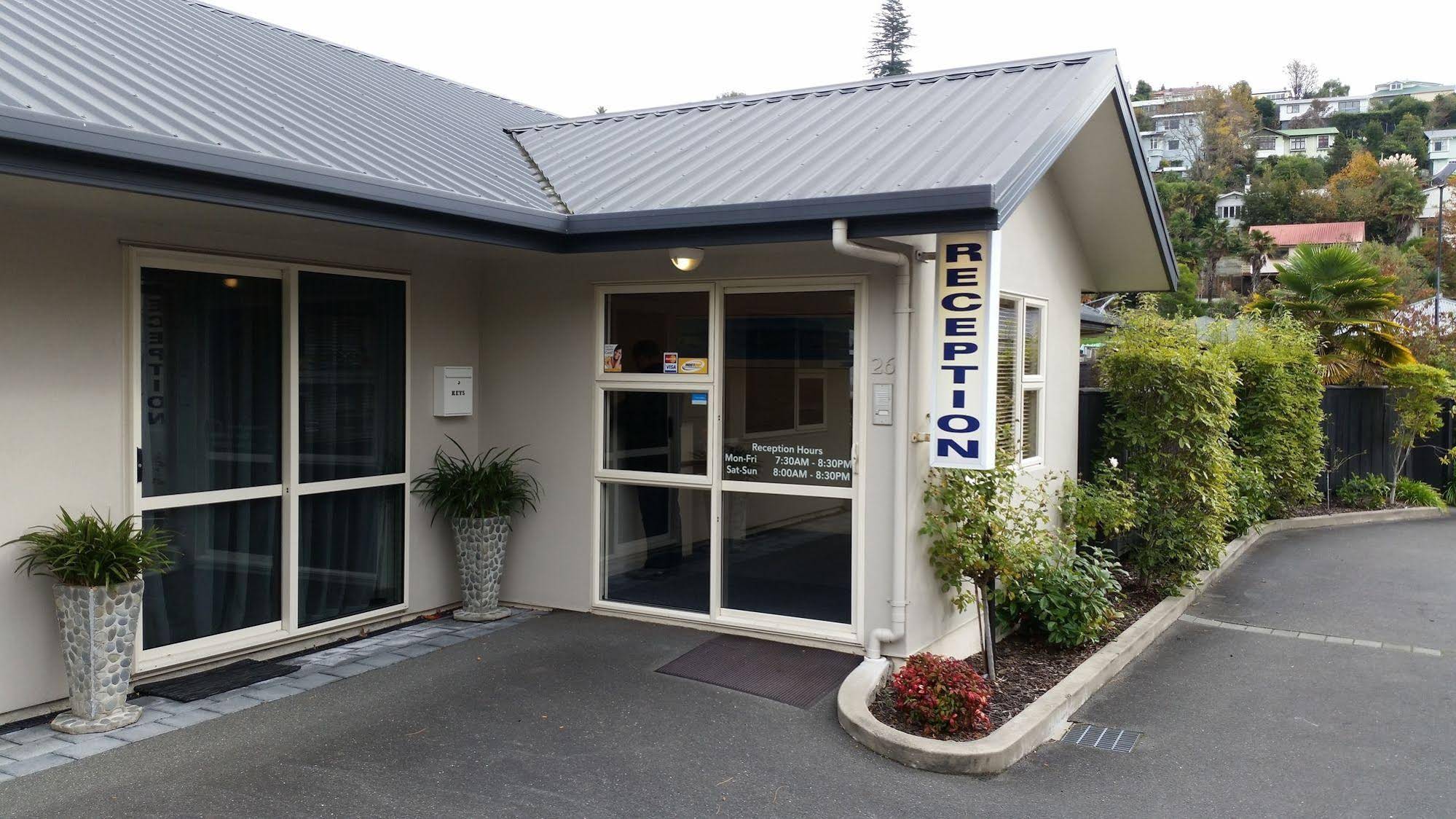 Admirals Motor Inn
