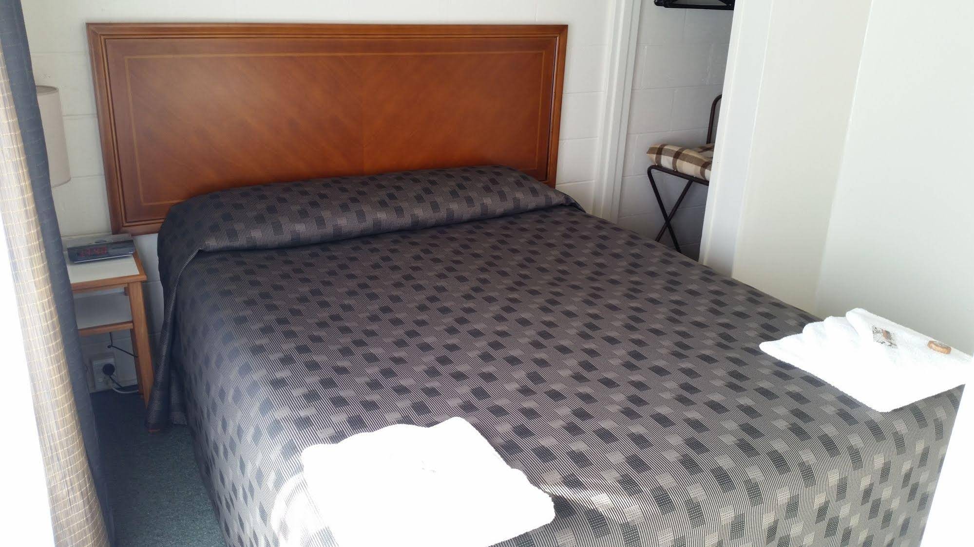 Admirals Motor Inn