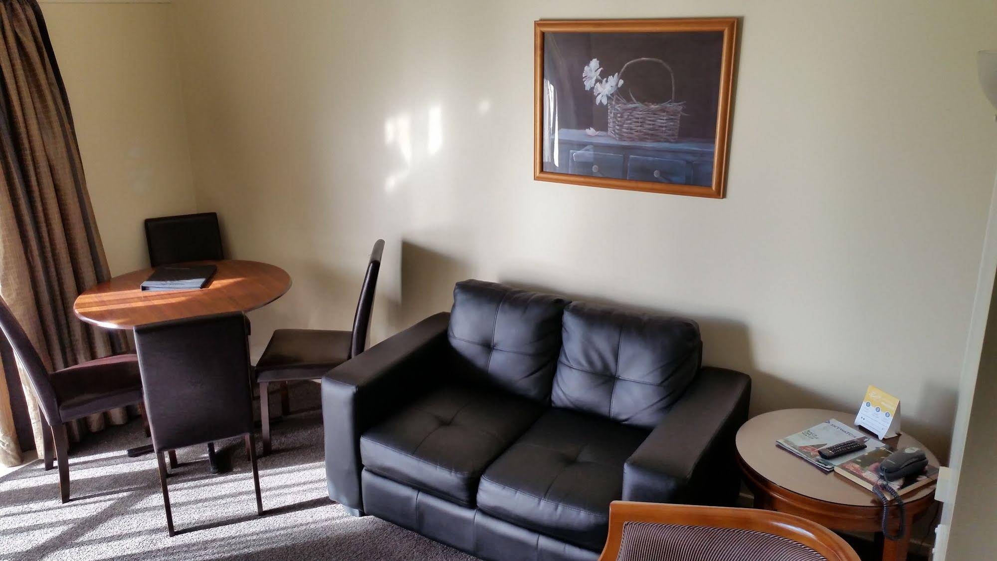 Admirals Motor Inn