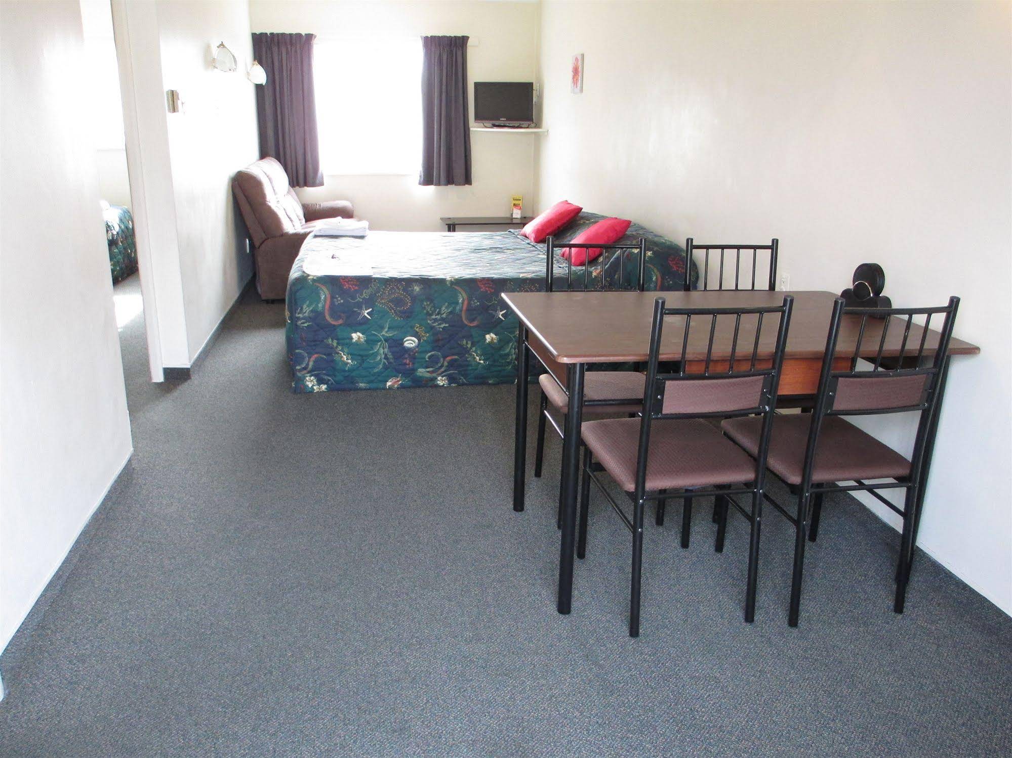 Courtesy Court Motel