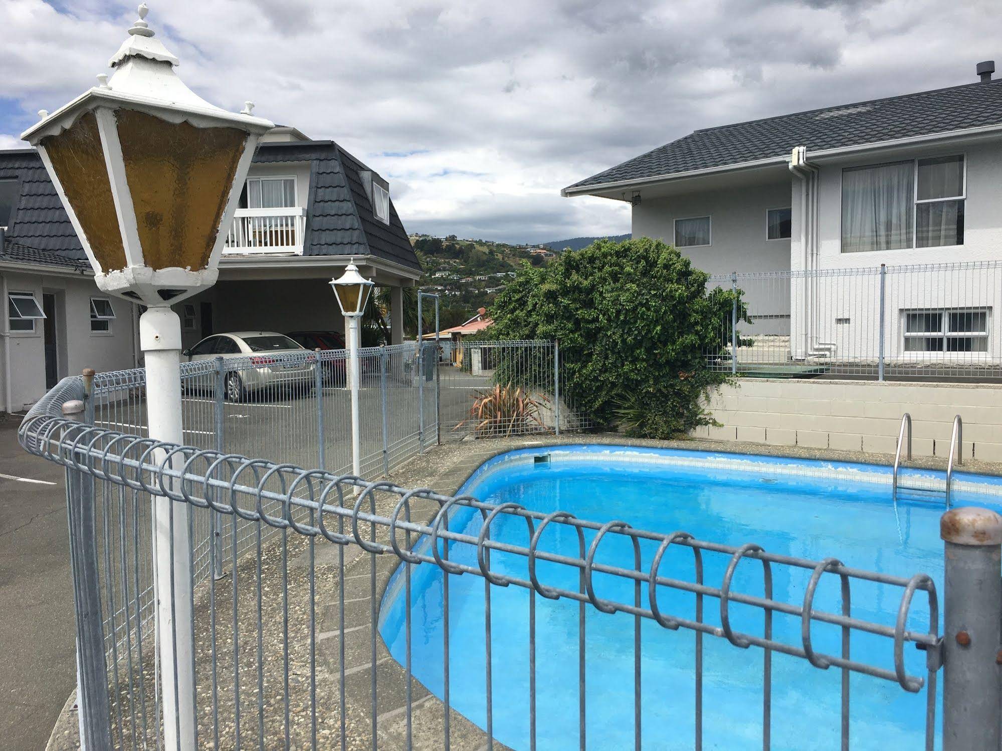 Courtesy Court Motel