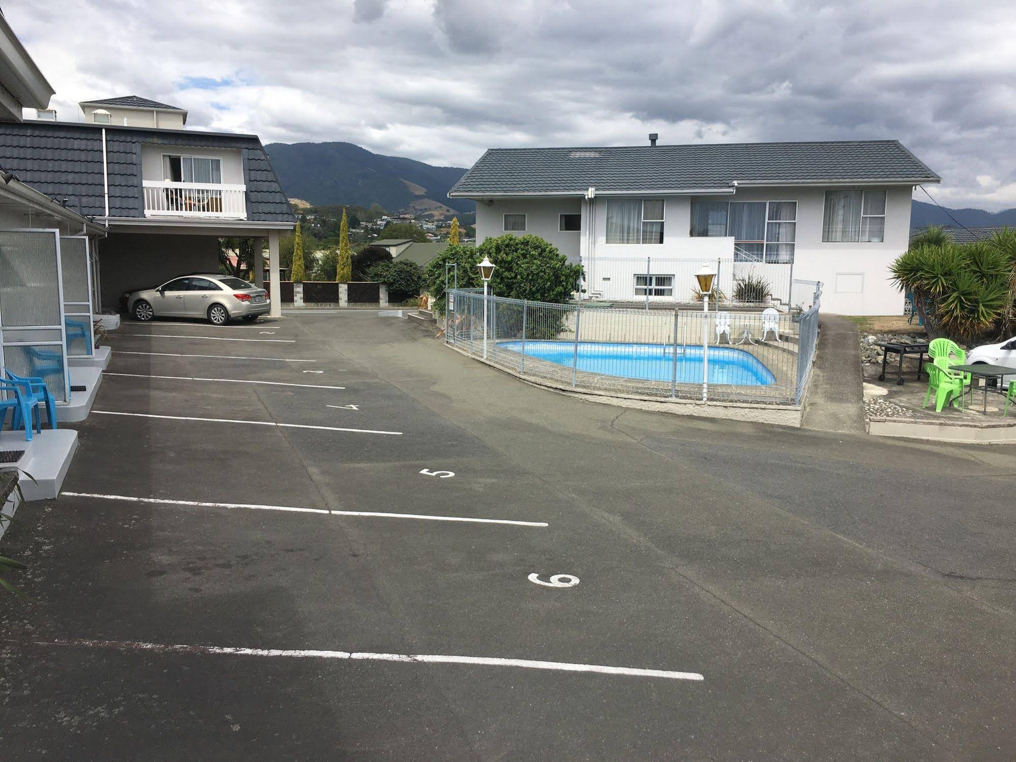 Courtesy Court Motel