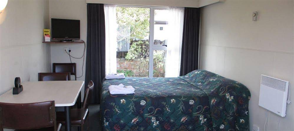 Courtesy Court Motel