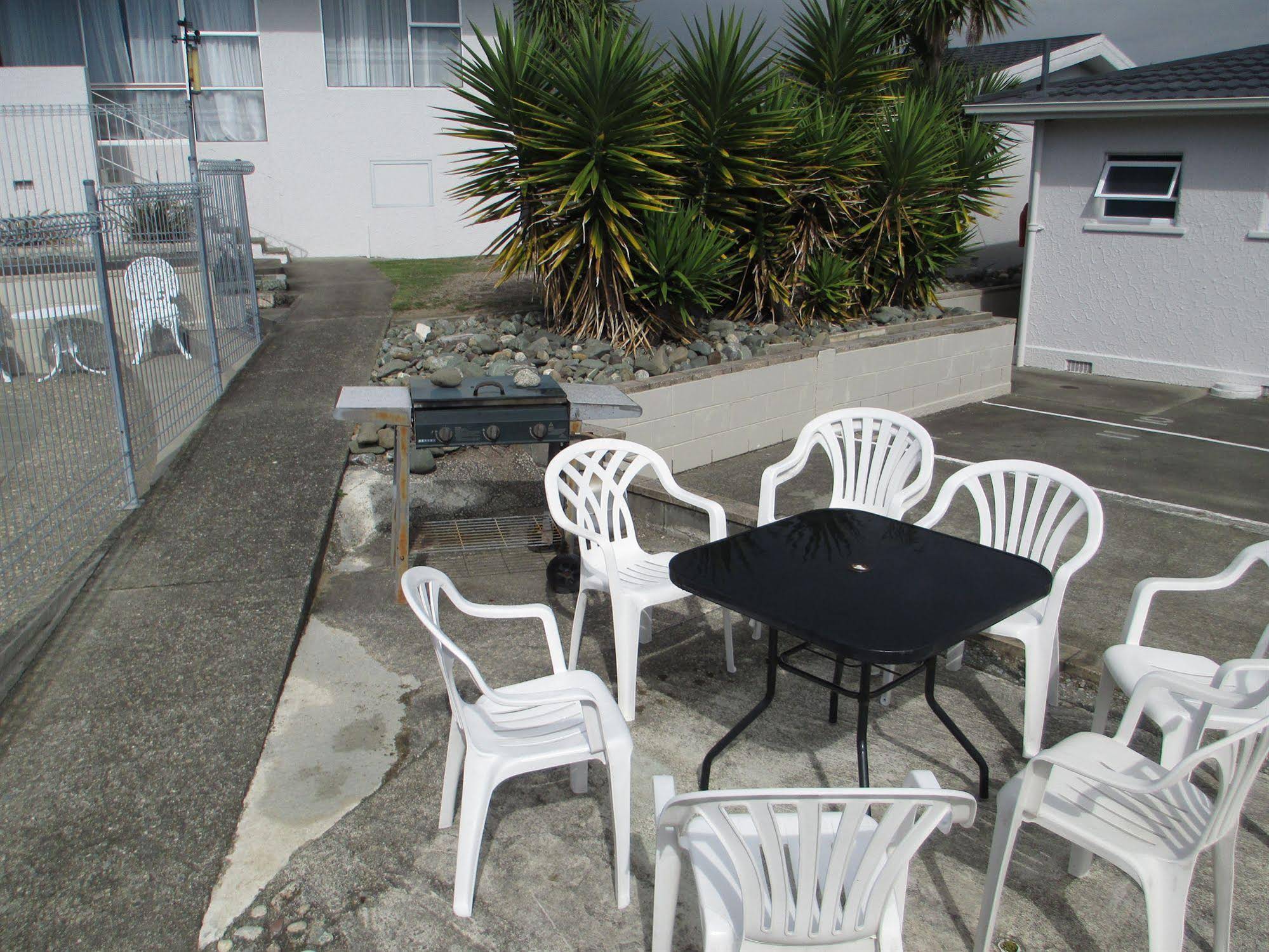 Courtesy Court Motel