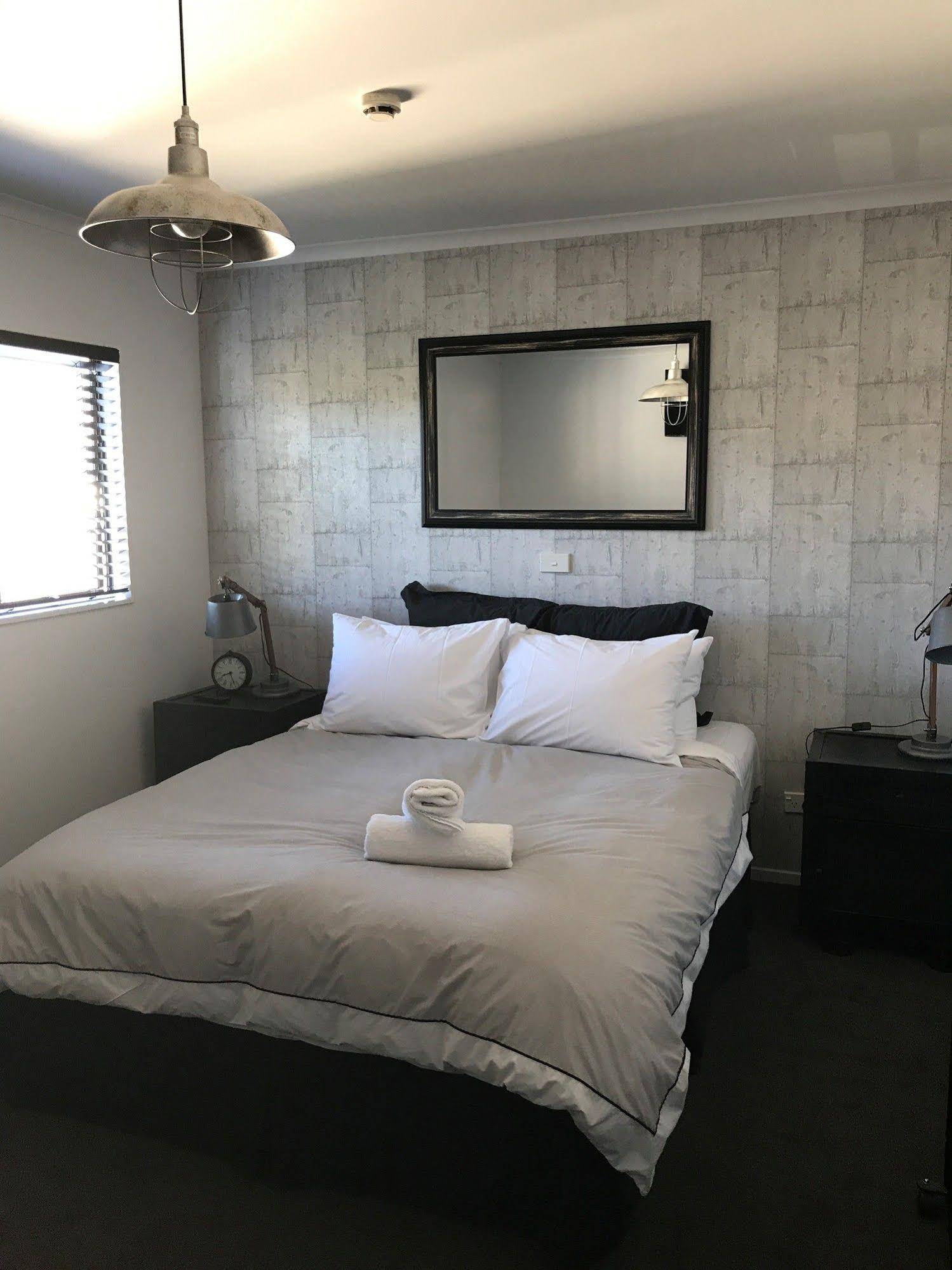 INNBetween Lodge and Backpackers
