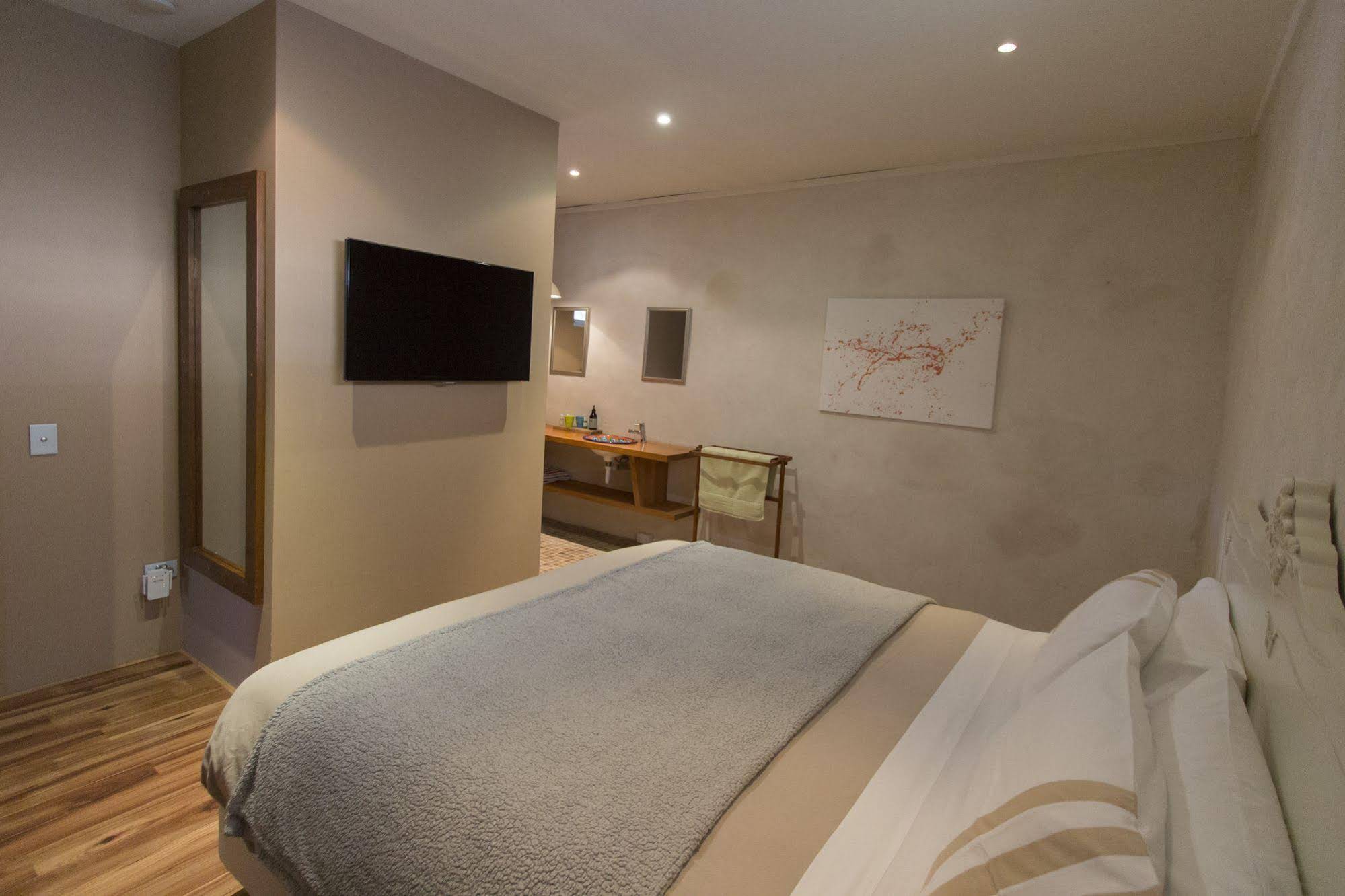 Woodstock Suite