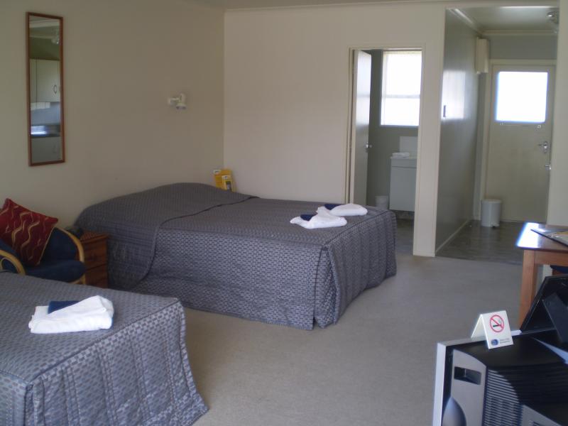 AAA Thames Court Motel