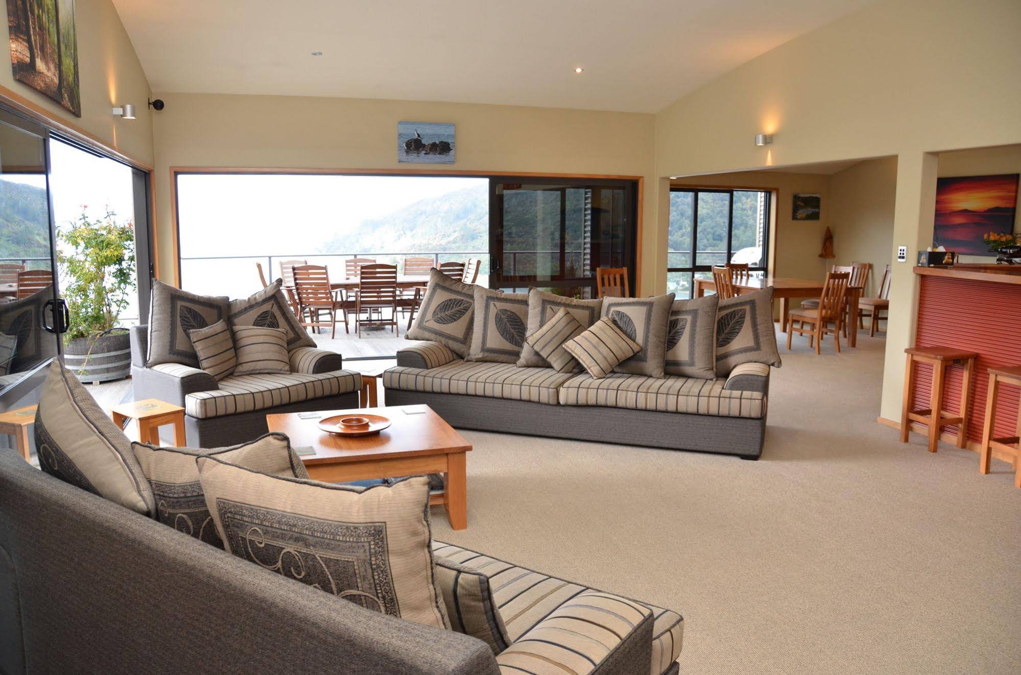 Okiwa Bay Lodge