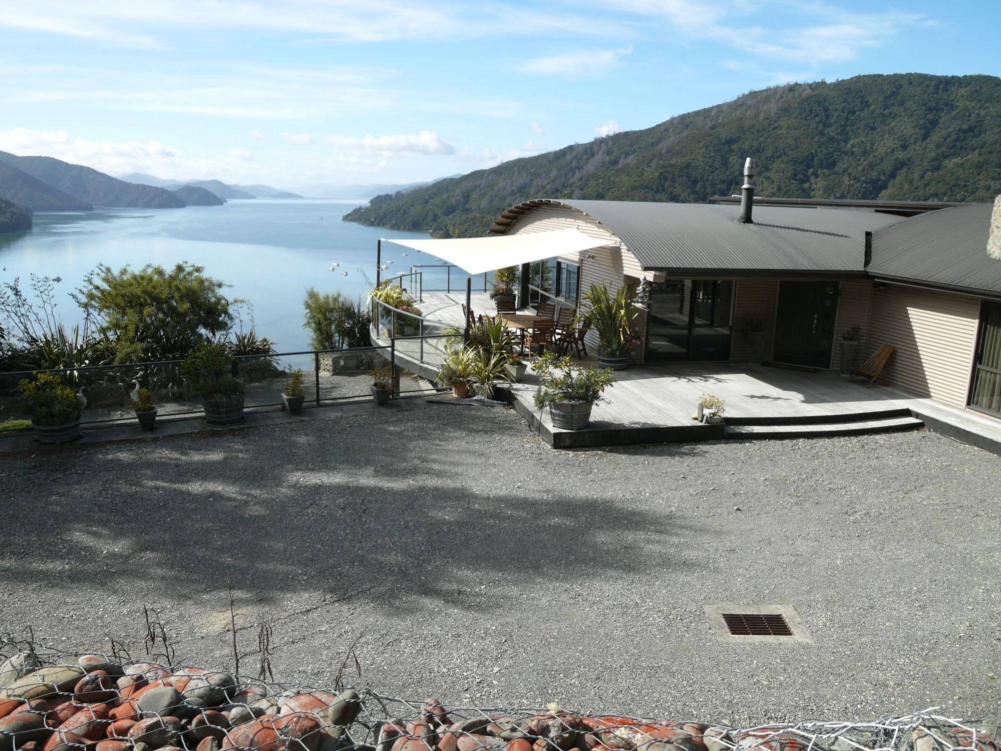 Okiwa Bay Lodge