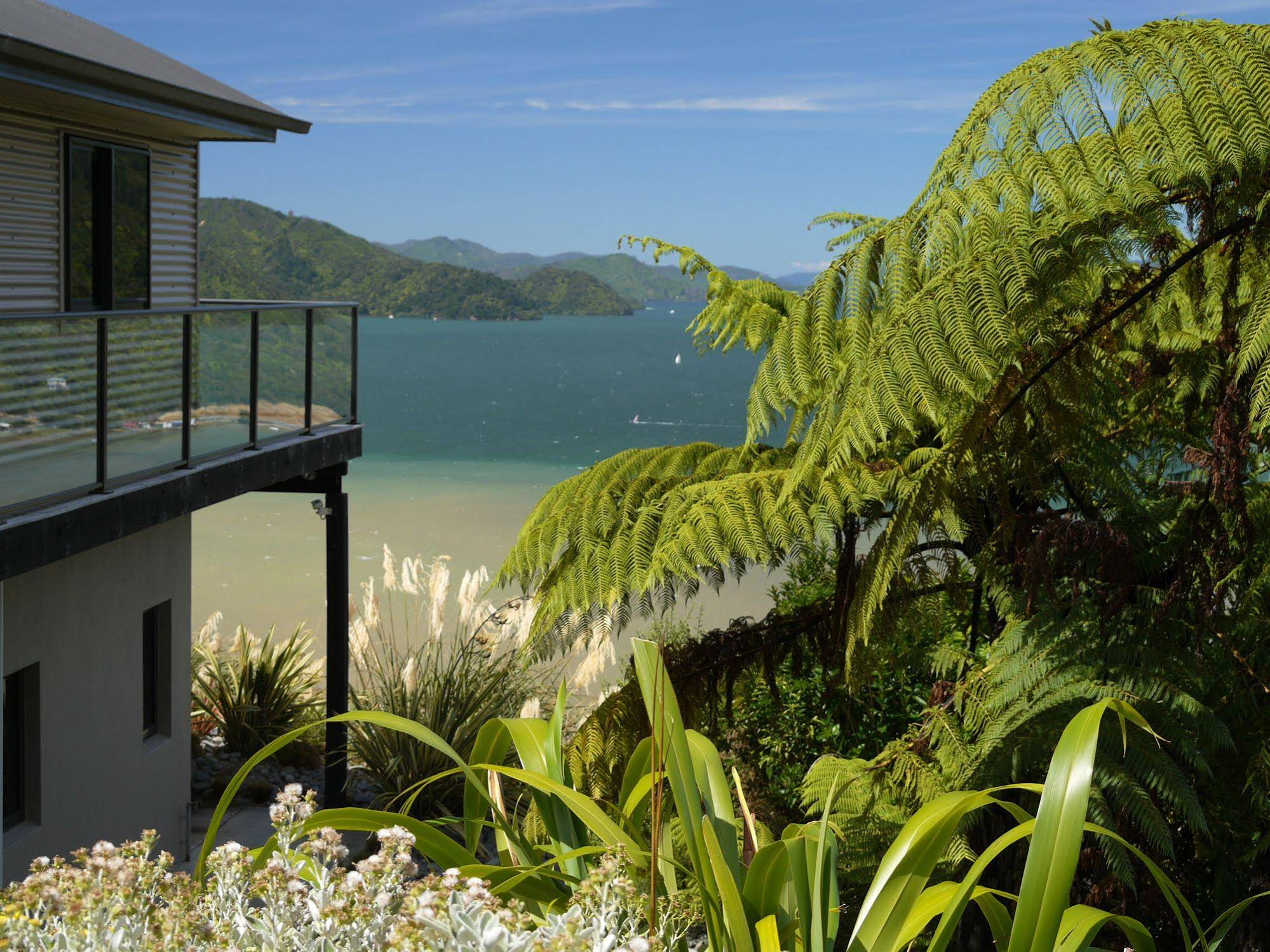 Okiwa Bay Lodge