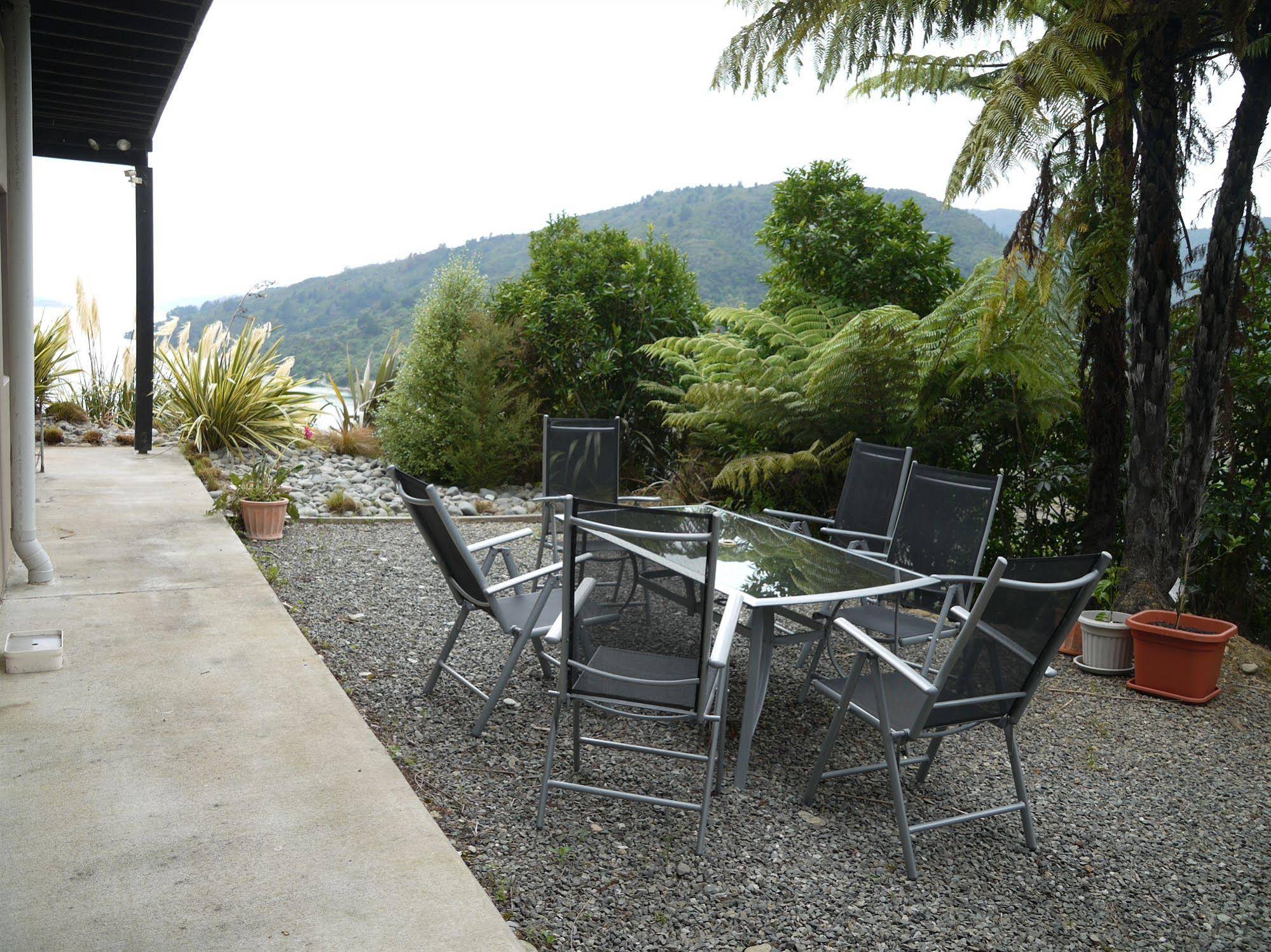 Okiwa Bay Lodge