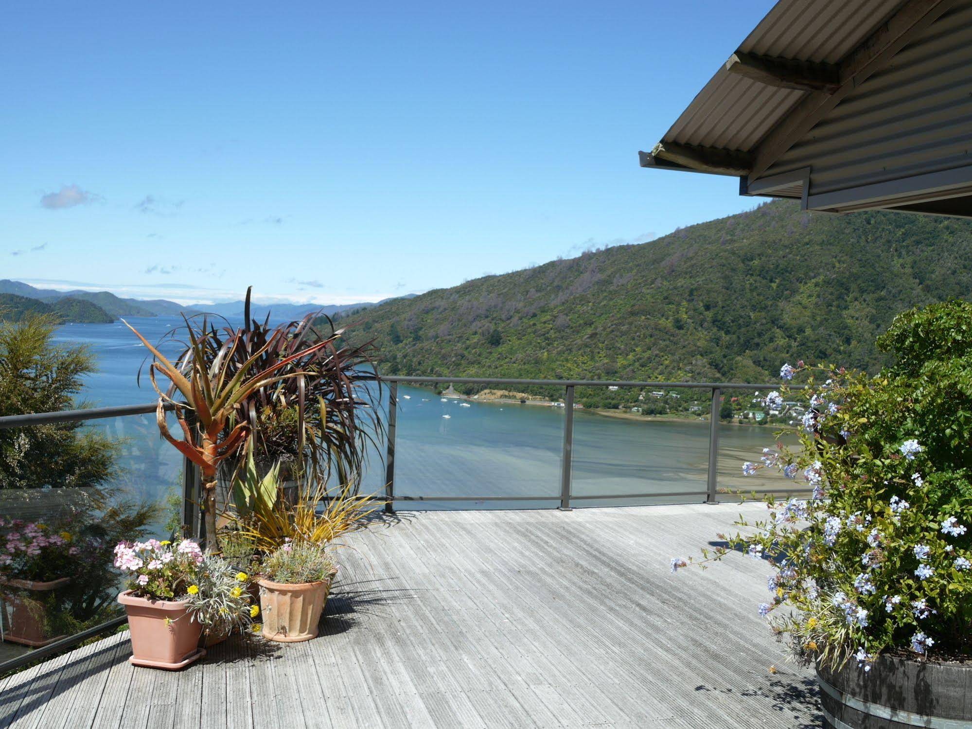 Okiwa Bay Lodge