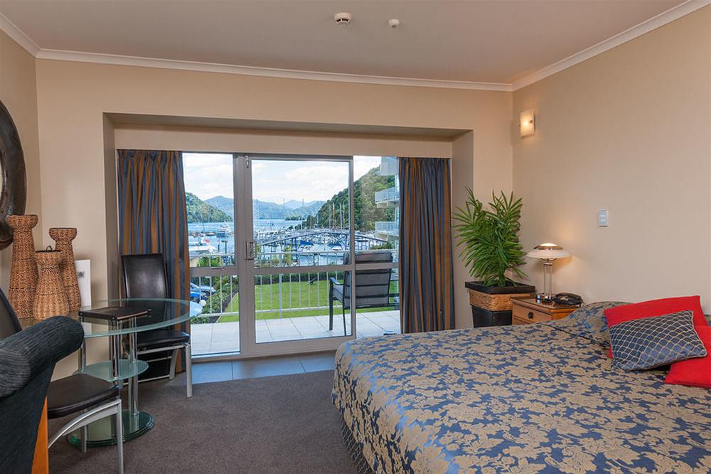 Picton Beachcomber Inn