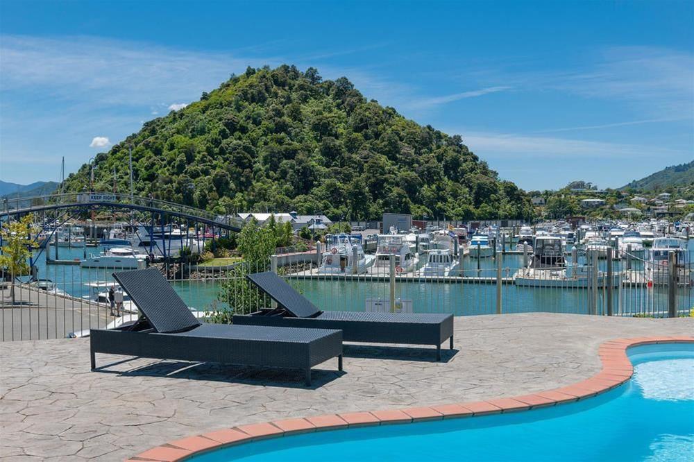 Picton Beachcomber Inn