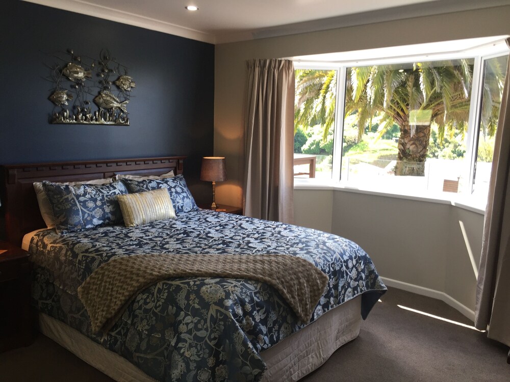 Sounds Vista Bed & Breakfast