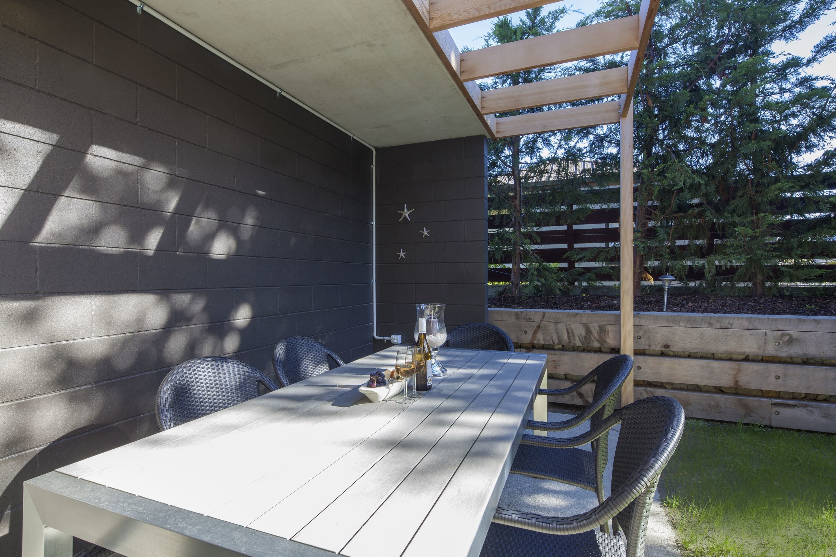 22 Hallenstein Apartments by Staysouth