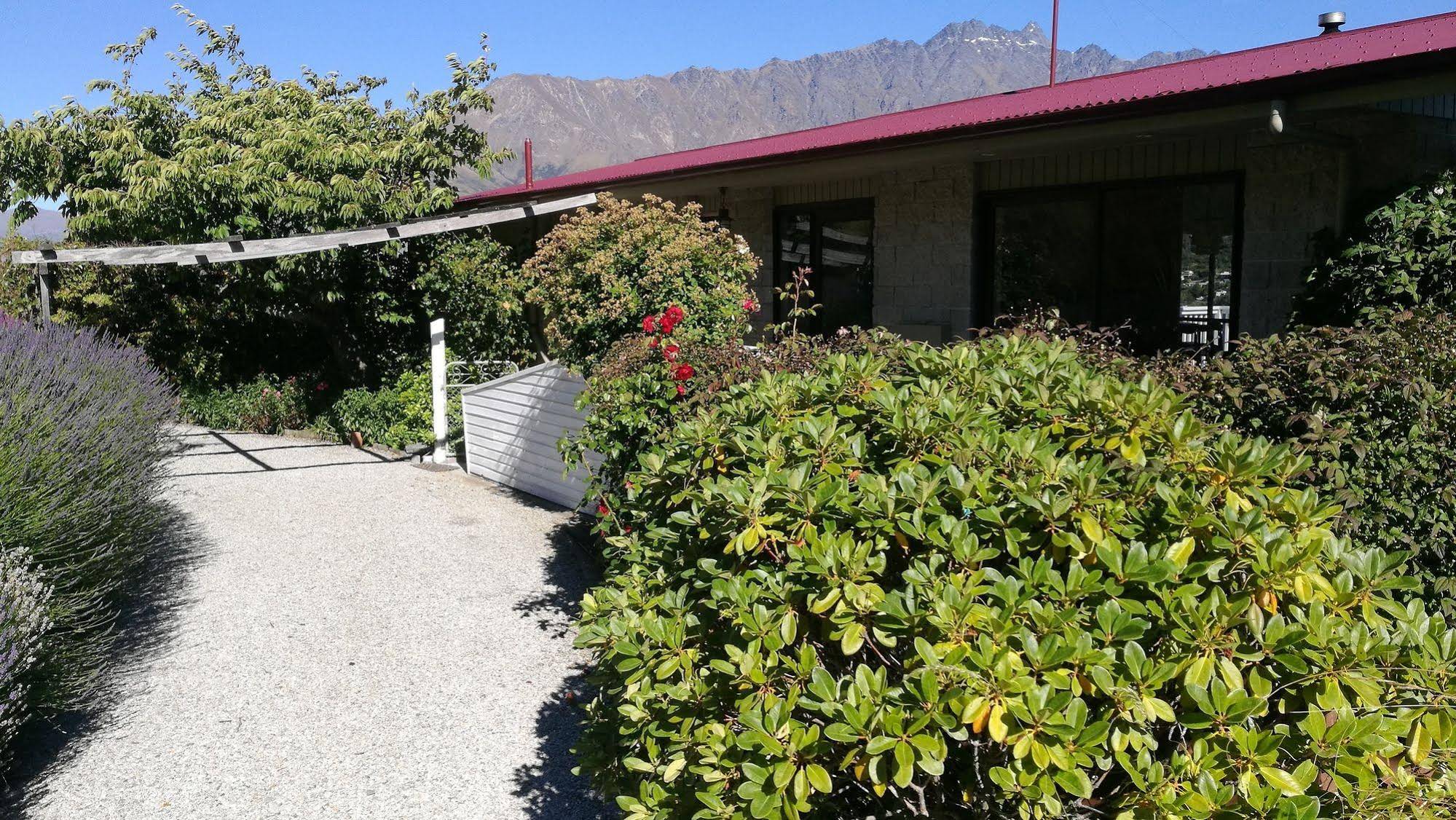 Aquarius De Lavender Lake View B&B