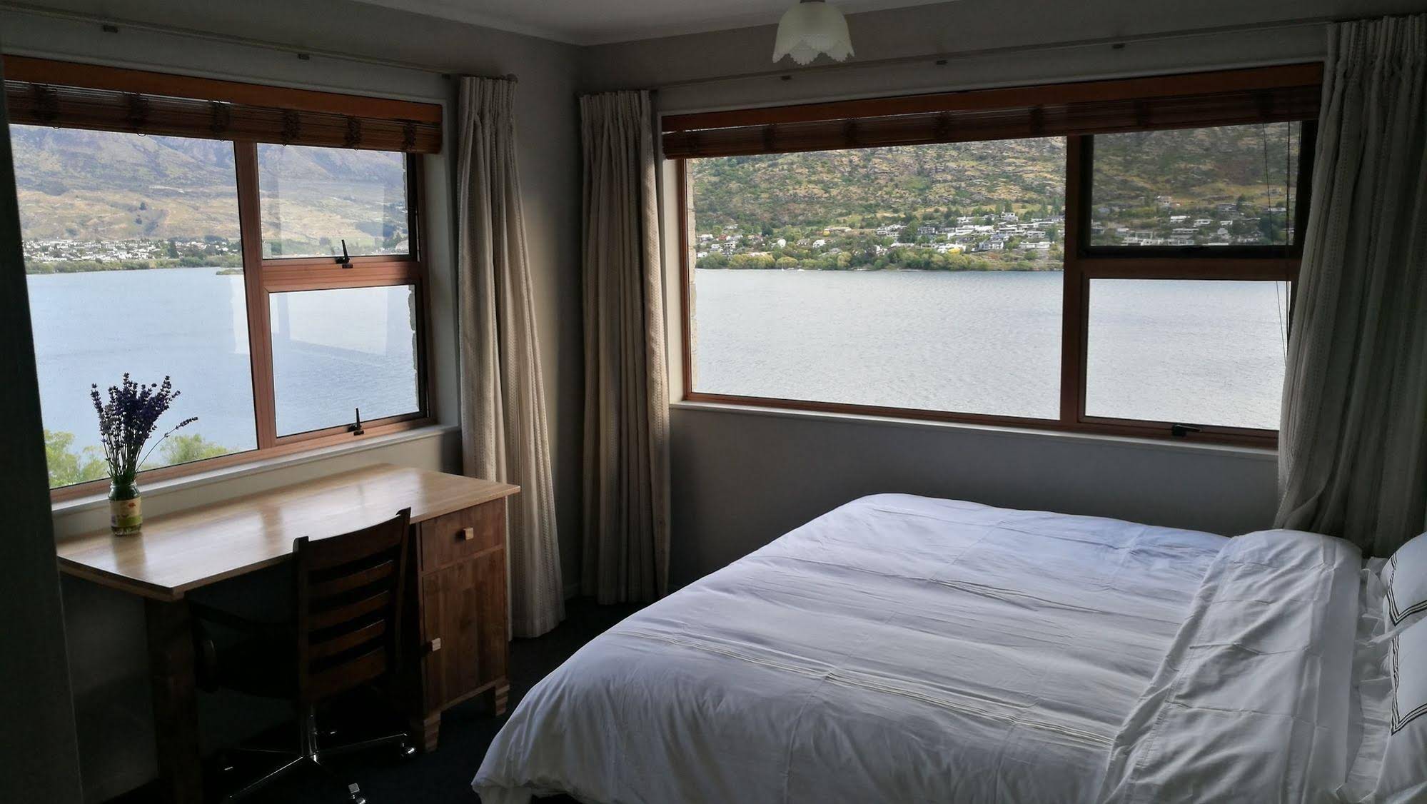 Aquarius De Lavender Lake View B&B