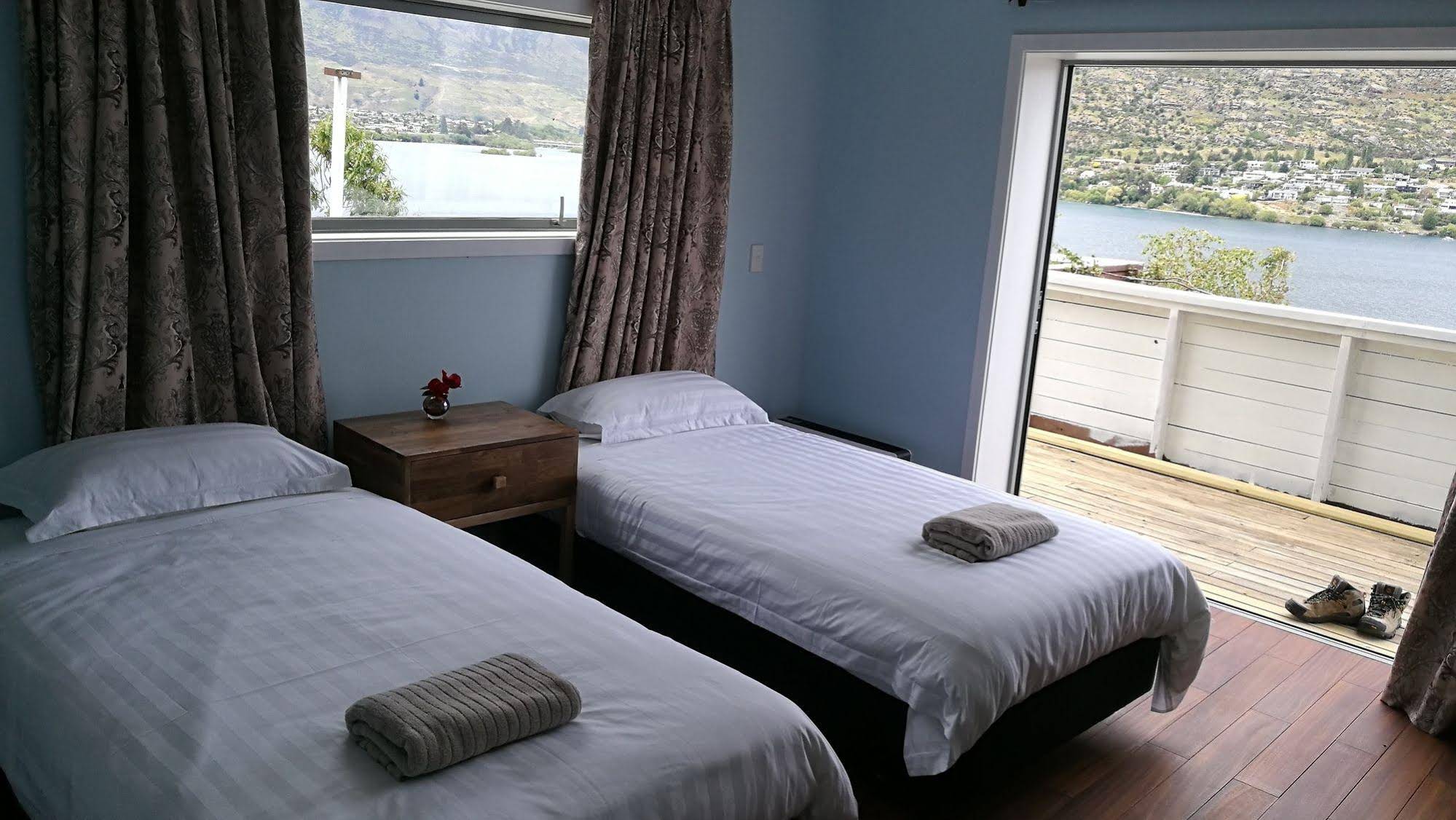 Aquarius De Lavender Lake View B&B