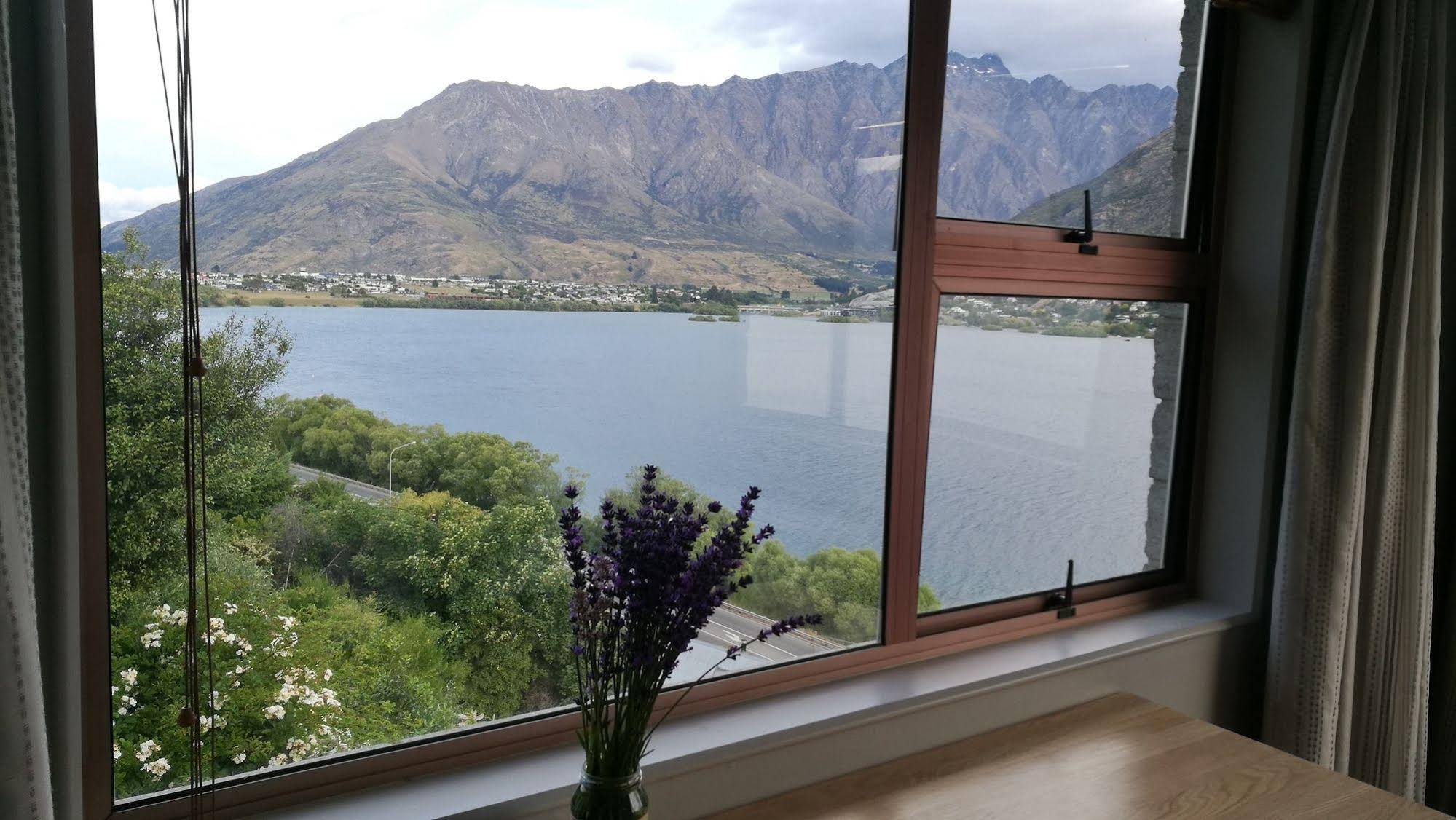 Aquarius De Lavender Lake View B&B