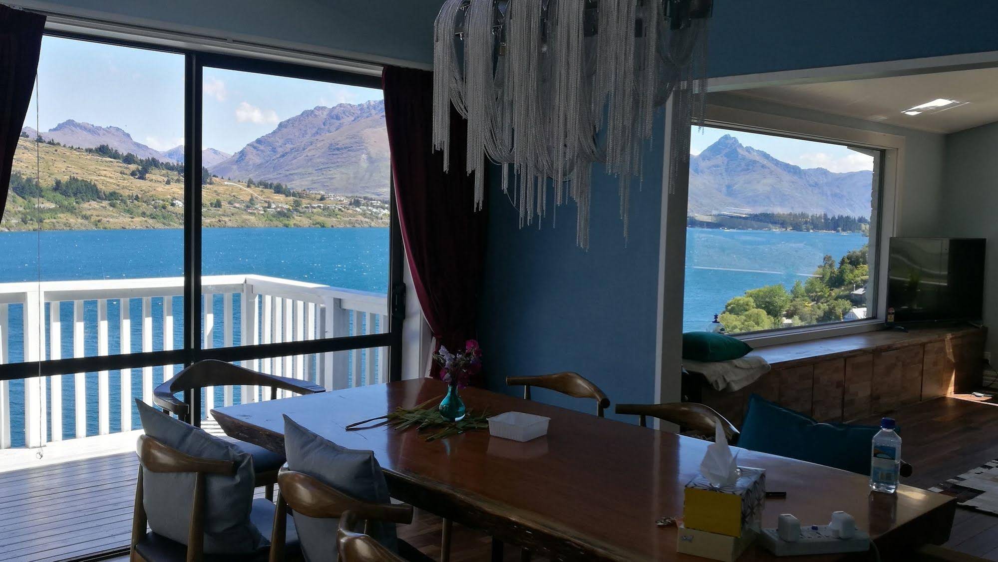 Aquarius De Lavender Lake View B&B