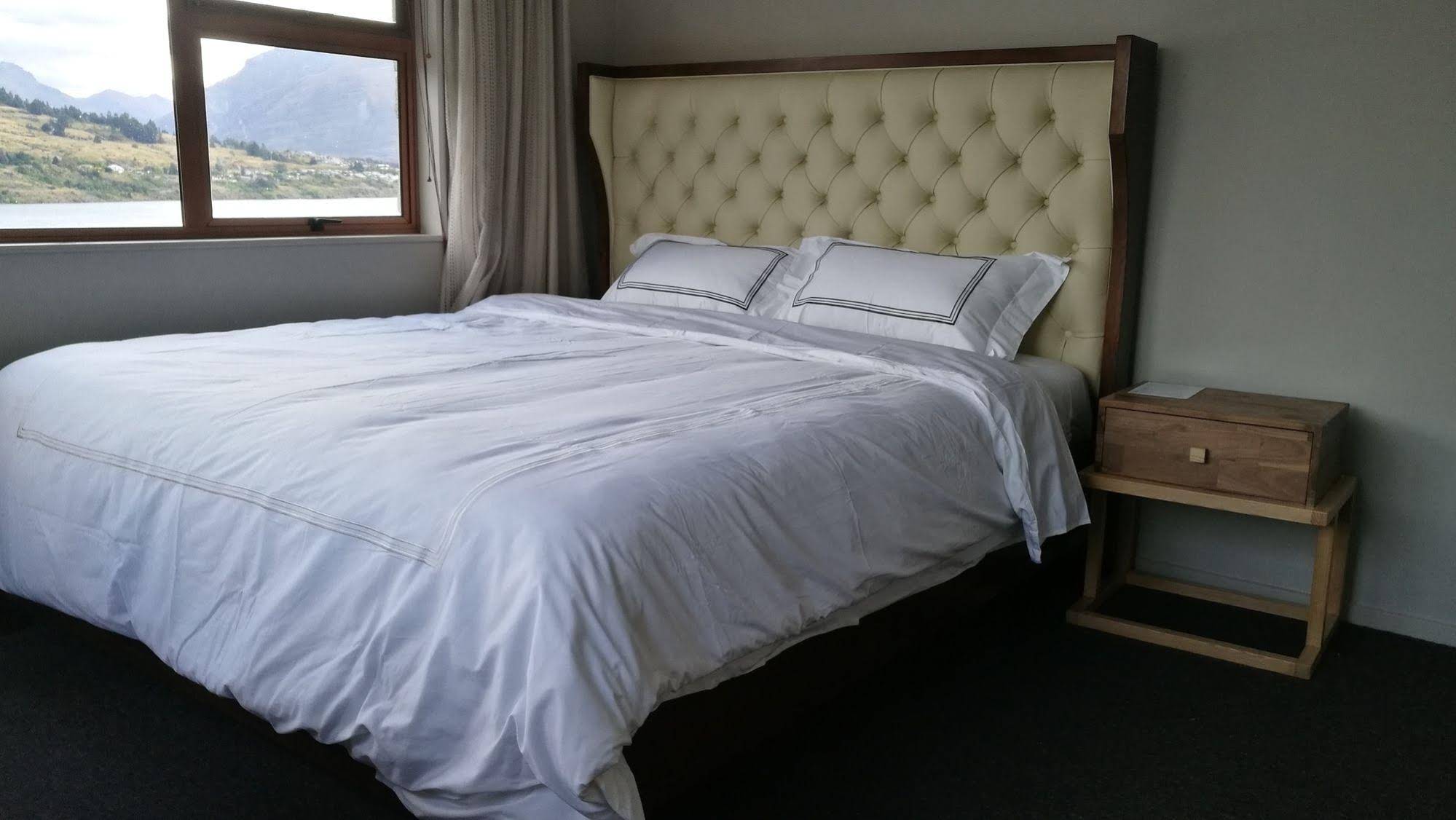 Aquarius De Lavender Lake View B&B