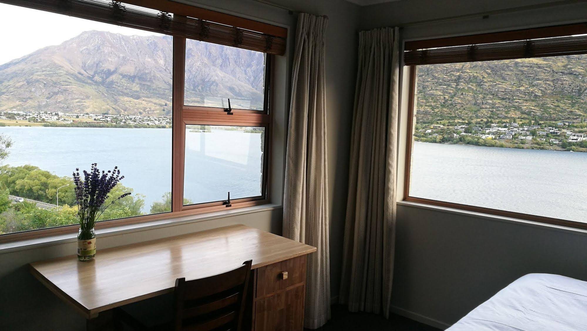 Aquarius De Lavender Lake View B&B