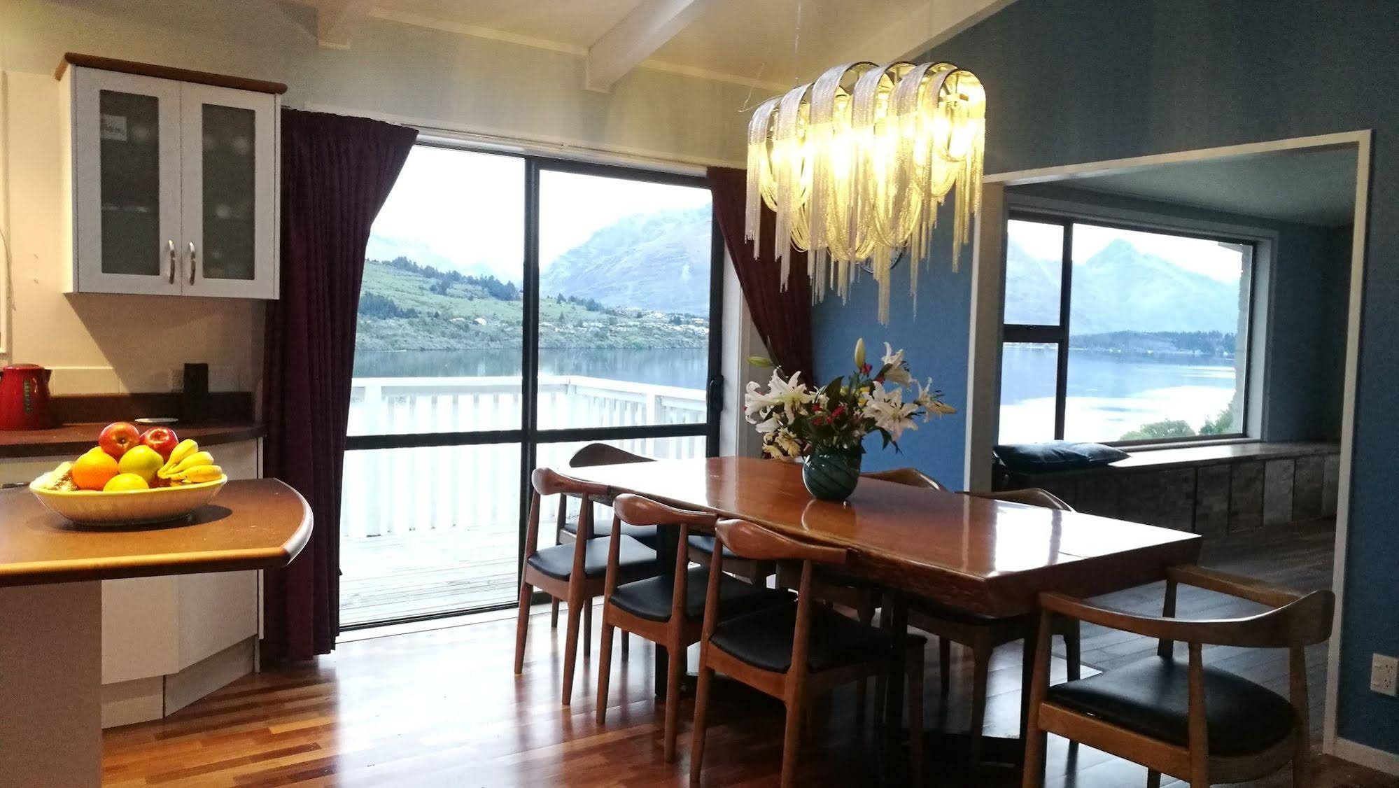 Aquarius De Lavender Lake View B&B