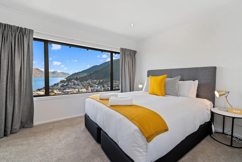 Central Queenstown Malaghan Apartment