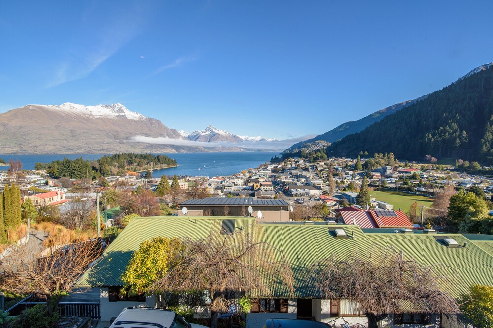 Central Queenstown Malaghan Apartment