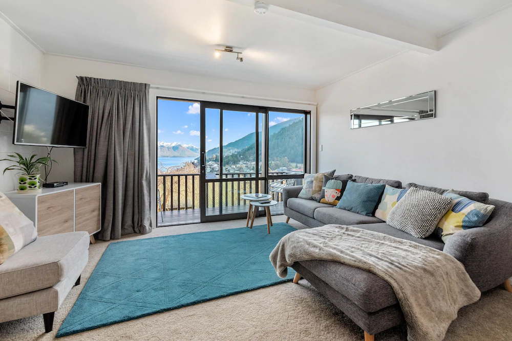 Central Queenstown Malaghan Apartment
