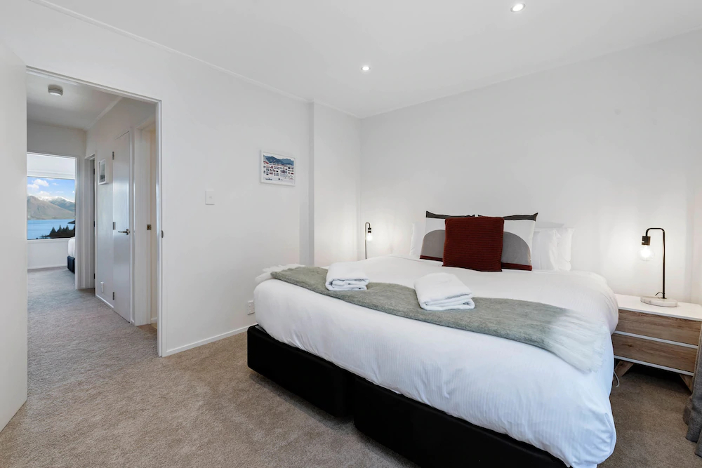 Central Queenstown Malaghan Apartment
