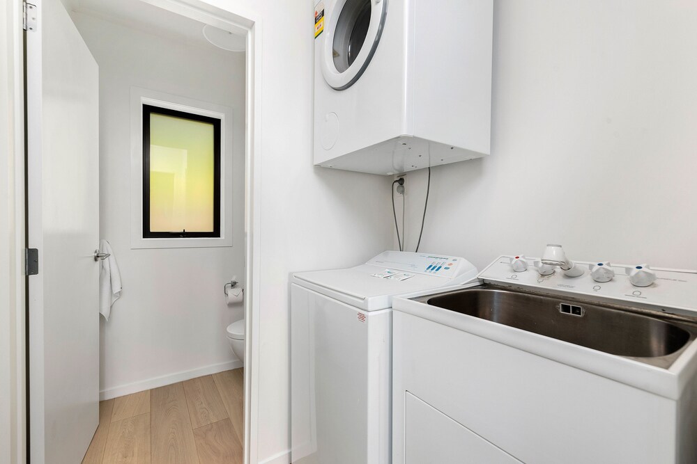 Central Queenstown Malaghan Apartment