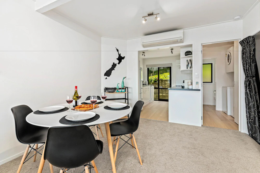 Central Queenstown Malaghan Apartment