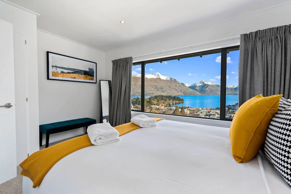 Central Queenstown Malaghan Apartment