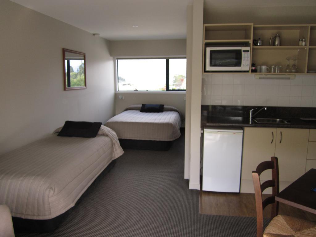Four Seasons Motel