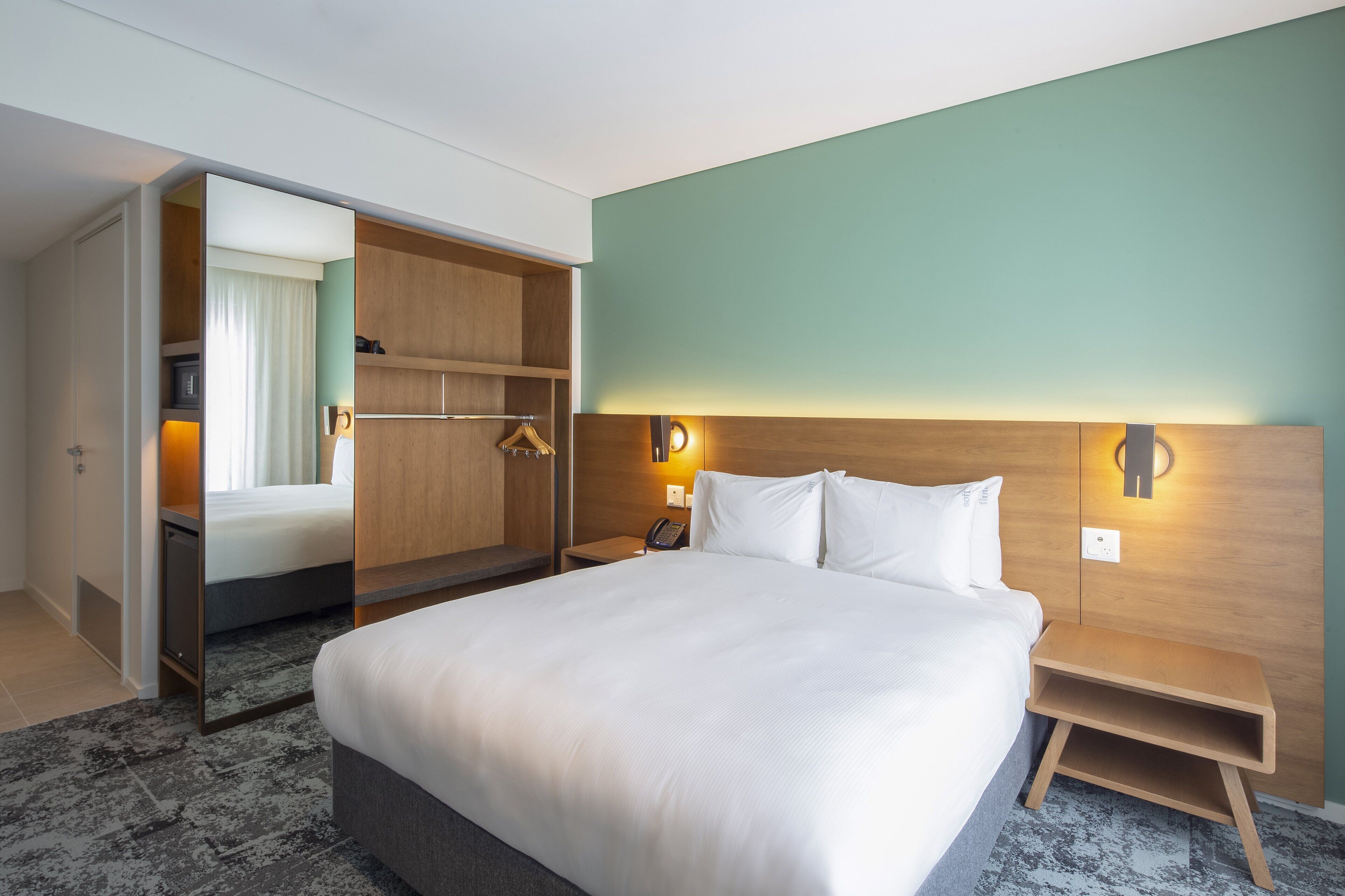 Holiday Inn Express & Suites Queenstown